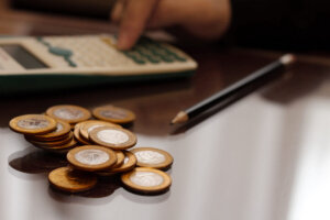 Errores comunes en la gestión de finanzas personales y cómo evitarlos fácilmente