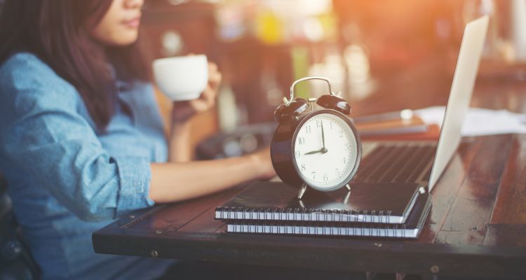 Guía completa sobre trabajos de fin de semana para ganar un dinero extra